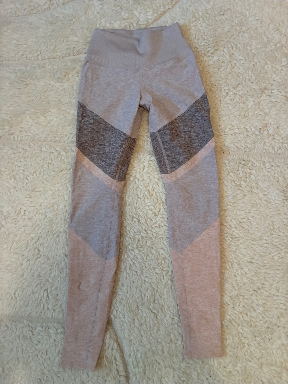 ALO Yoga  Leggings in Pink and Gray